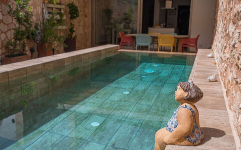 Cordella: Wasser, Schwimmbad, Azurblau, Holz, Gebäude, Flooring, Fussboden, Freizeit, Wand, Pflanze