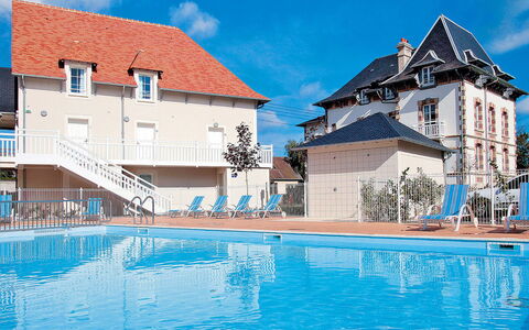 Cabourg 633: Blau, Schwimmbad, Eigentum, Gebäude, Haus, \Stadt, Die Architektur, Himmel, Zuhause, Grundeigentum