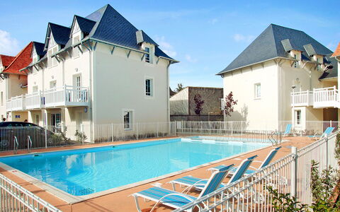 Cabourg 633: Schwimmbad, Eigentum, Gebäude, Haus, Zuhause, Grundeigentum, Wohngebiet, \Stadt, Resort, Wohnung