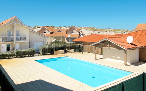Biscarrosse 605: Eigentum, Schwimmbad, Haus, Zuhause, Grundeigentum, Wohngebiet, Gebäude, Dach, Resort, Urlaub