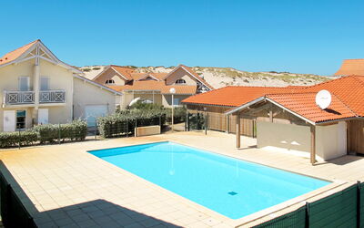 Biscarrosse 605: Eigentum, Schwimmbad, Haus, Zuhause, Grundeigentum, Wohngebiet, Gebäude, Dach, Resort, Urlaub