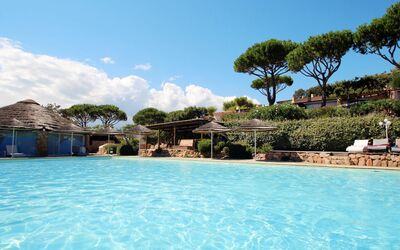 Porto Vecchio 701: Schwimmbad, Resort, Himmel, Wasser, Urlaub, Eigentum, Freizeit, Meer, Karibik, Tropen