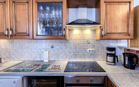 Sandra: Küche, Küchengerät, Countertop, Cabinetry, Major Appliance, Spüle, Haushaltsgerät, Holz, Flooring, Interior Design
