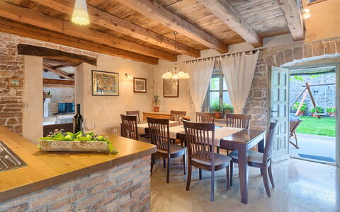 Hrelja: Eigentum, Gebäude, Zimmer, Interior Design, Grundeigentum, Haus, Möbel, Zuhause, Decke, Estate