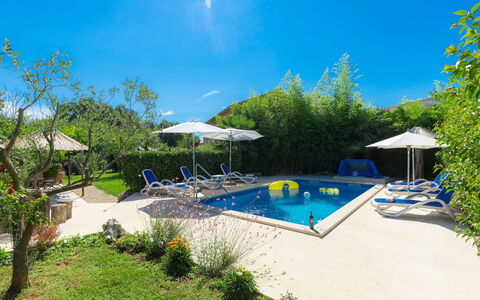 Hrelja: Schwimmbad, Eigentum, Grundeigentum, Haus, Urlaub, Gebäude, Estate, Zuhause, Freizeit, Villa