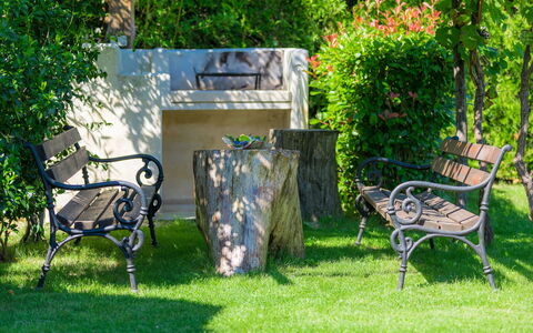 Hrelja: Garten, Grün, Rasen, Gras, Garten, Eigentum, Hinterhof, Haus, Baum, Möbel