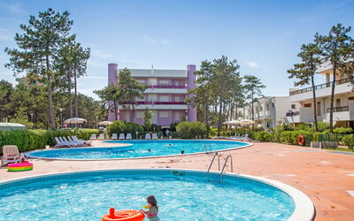 Bibione 708: Schwimmbad, Freizeit, Freizeitzentrum, Eigentum, Resort, \Stadt, Urlaub, Ferienort, Wasser, Grundeigentum