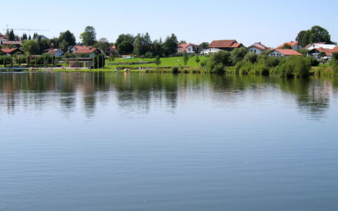 Waldkirchen 604: Gewässer, Wasservorräte, Wasser, Reflexion, Bank, Fluss, Teich, Wasserweg, Natürliche Landschaft, Natürlichen Umgebung