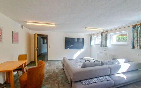 Zell am Ziller 685: Interior Design, Flooring, Möbel, Decke, Holz, Fussboden, Zimmer, Couch, Beleuchtung, Wohnzimmer