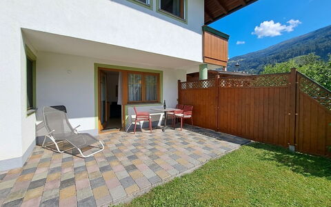 Zell am Ziller 685: Holzbeize, Garten, Schatten, Flagstone, Hartholz, Landscaping, Garten, Eco Hotel, Hof, Hinterhof
