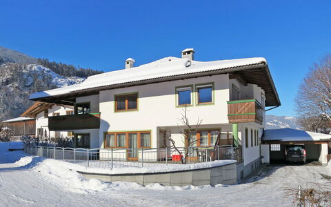 Zell am Ziller 685: Eigentum, Haus, Schnee, Zuhause, Winter, Grundeigentum, Gebäude, Himmel, Die Architektur, Dach