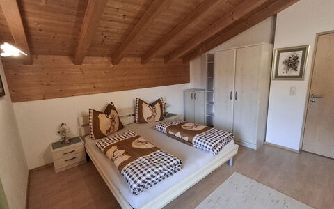 Reichegger: Holz, Interior Design, Möbel, Decke, Schlafzimmer, Wohnung, Fussboden, Bett, Zimmer, Holzbeize