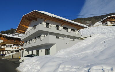 Mayrhofen 788: Schnee, Winter, Geologisches Phänomen, Eigentum, Berg, Gebirge, Alpen, Haus, Bergstation, Himmel