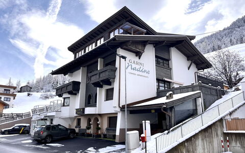 Sölden 667: Wolke, Himmel, Eigentum, Gebäude, Schnee, Fenster, Berg, Die Architektur, Fahrzeug, Wohngebiet