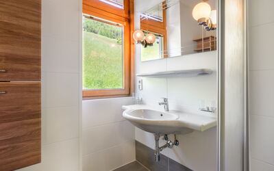 Nadine 667.5: Spiegel, Zapfhahn, Sinken, Bad Sink, Armatur, Badezimmer, Holz, Interior Design, Gebäude