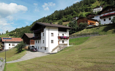 Prutz Kaunertal 659: Himmel, Pflanze, Gebäude, Wolke, Eigentum, Fenster, Berg, Baum, Haus, Steigung