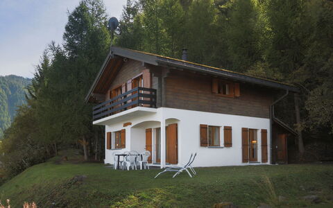 Edelweiss: Gebäude, Haus, Dach, Zuhause, Hütte, Ländliches Gebiet, Grundstueck, Bauernhaus, Menschliche Siedlung, Estate