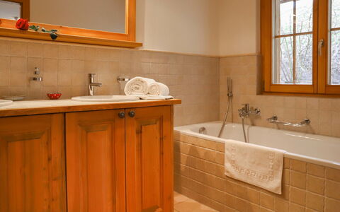 Terrasses du Paradis 5B: Braun, Spiegel, Zapfhahn, Armatur, Badezimmerschrank, Sinken, Eigentum, Cabinetry, Bad Sink, Badezimmer