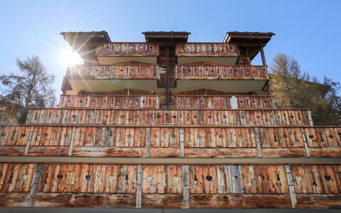 Terrasses du Paradis 5B: Himmel, Daytime, Tempel, Baum, Holz, Fassade, Symmetrie, Wahrzeichen, Freizeit