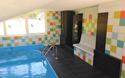 Haus Polivka: Eigentum, Azurblau, Interior Design, Schwimmbad, Fenster, Fussboden, Flooring, Gebäude, Haus, Farbe