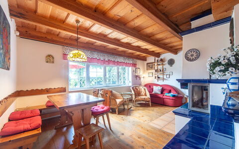 Karasova Ii: Interior Design, Möbel, Zuhause, Decke, Hütte, Stuhl, Farbe, Wohnzimmer, Hartholz, Zimmerpflanze