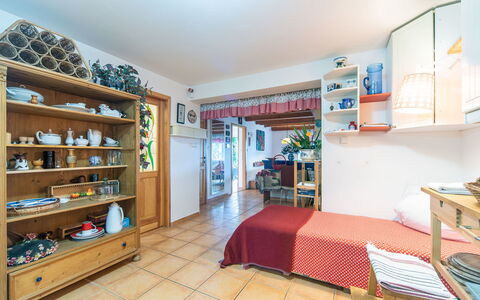 Karasova Ii: Möbel, Holz, Interior Design, Zimmer, Wohnung, Regale, Regal, Fussboden, Flooring, Zuhause