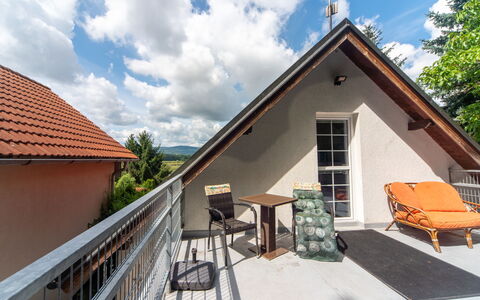 Karasova Ii: Haus, Dach, Zuhause, Hütte, Estate, Garten, Balkon, Gartenmöbel, Villa, Deck
