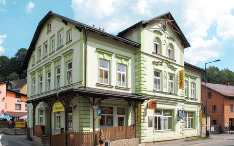 Desná V Jizerských Horách 603: Wolke, Himmel, Fenster, Gebäude, Die Architektur, Haus, Tür, Wohngebiet, Grundeigentum, Fassade