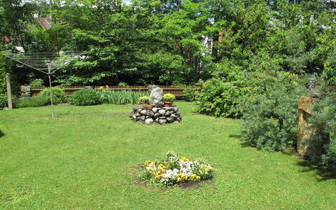 Kern: Rasen, Garten, Natürliche Landschaft, Gras, Garten, Eigentum, Baum, Pflanze, Hinterhof, Botanik