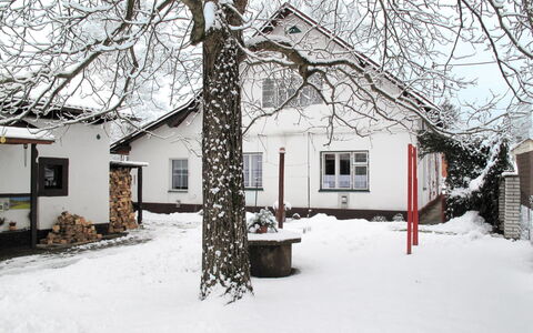 Kern: Zuhause, Schnee, Eigentum, Haus, Winter, Baum, Hütte, Grundeigentum, Gebäude, Wohngebiet