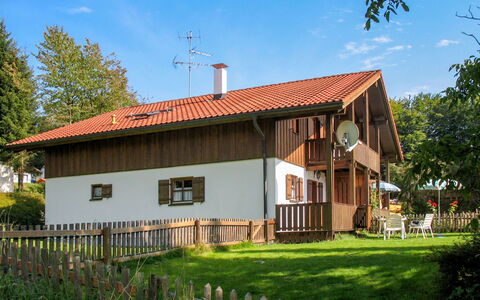 Mühlberg: Pflanze, Himmel, Eigentum, Gebäude, Fenster, Baum, Zaun, Holz, Haus, Grundstueck