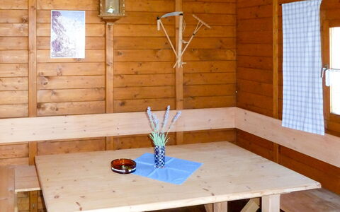 Bischofsmais 635: Zimmer, Tabelle, Möbel, Holz, Fussboden, Holzbeize, Haus, Blockhaus, Gebäude, Interior Design