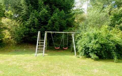Ilztal: Grün, Gras, Baum, Rasen, Strauch, Graspflanze, Garten, Grundstueck, Pflanze, Garten