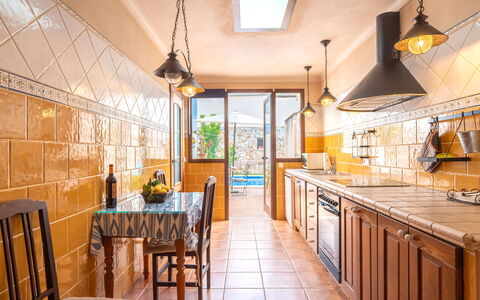 Pueblo: Möbel, Cabinetry, Countertop, Tabelle, Küche, Holz, Interior Design, Flooring, Fussboden, Stuhl