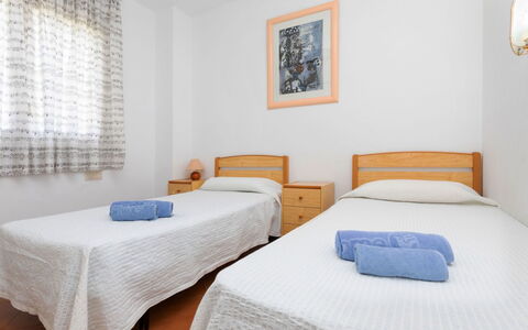 Puigventos: Möbel, Eigentum, Azurblau, Fenster, Textil, Interior Design, Komfort, Stuhl, Schatten