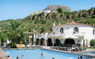 Calpe Calp 994: Wasser, Himmel, Schwimmbad, Berg, Gebäude, Azurblau, Pflanze, Baum, Strandresort