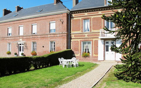 Le Domaine du Vasouy: Gebäude, Fenster, Himmel, Eigentum, Pflanze, Grundstueck, Gras, Die Architektur, Hütte, Haus
