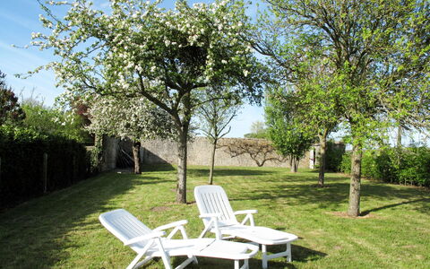 Le Repos: Pflanze, Himmel, Pflanzengemeinschaft, Eigentum, Möbel, Blatt, Natur, Natürliche Landschaft, Botanik, Schatten