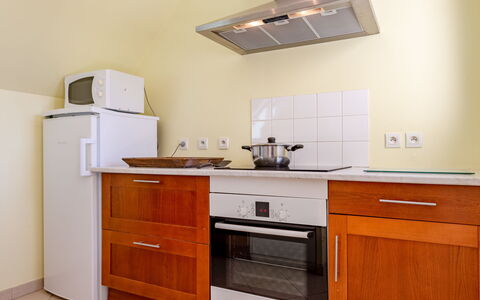 Neptune: Cabinetry, Gebäude, Countertop, Eigentum, Möbel, Schublade, Küche, Holz, Interior Design, Haus