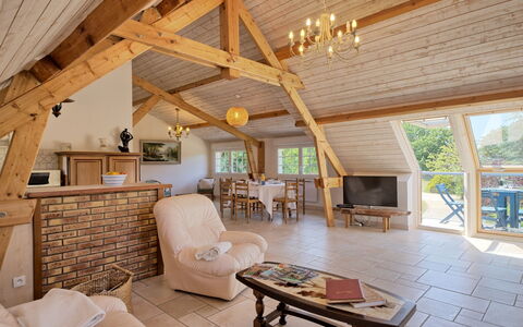 Prad Nomad: Möbel, Eigentum, Tabelle, Holz, Interior Design, Wohnzimmer, Stuhl, Beleuchtung, Die Architektur, Fussboden