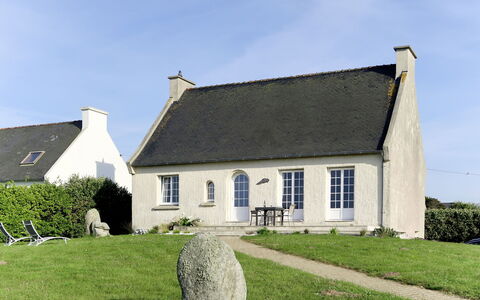 Cam Louis: Himmel, Pflanze, Eigentum, Gebäude, Fenster, Haus, Grundstueck, Die Architektur, Gras, Hütte