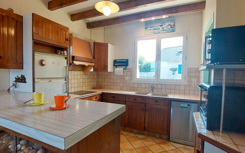 Nature et Mer: Möbel, Küche, Countertop, Cabinetry, Küchengerät, Interior Design, Flooring, Holz, Major Appliance, Fussboden