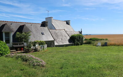 Plozévet 605: Eigentum, Hütte, Haus, Grundstueck, Gras, Ländliches Gebiet, Bauernhof, Himmel, Bauernhaus, Wiese