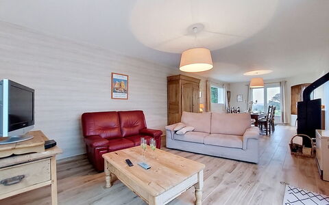 La Belle Vue: Möbel, Holz, Couch, Flooring, Tabelle, Interior Design, Fussboden, Wohnzimmer, Decke, Stuhl