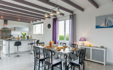Brise Marine: Tabelle, Möbel, Eigentum, Gebäude, Beleuchtung, Interior Design, Die Architektur, Holz, Stuhl, Fussboden