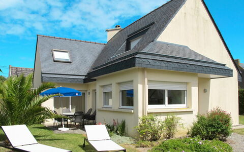 Le Triskell: Pflanze, Wolke, Himmel, Gebäude, Eigentum, Fenster, Haus, Schatten, Grundstueck, Hütte