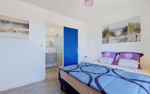 Ti an Aod: Interior Design, Möbel, Flooring, Fussboden, Bett, Schlafzimmer, Zimmer, Holz, Decke, Bettdecke