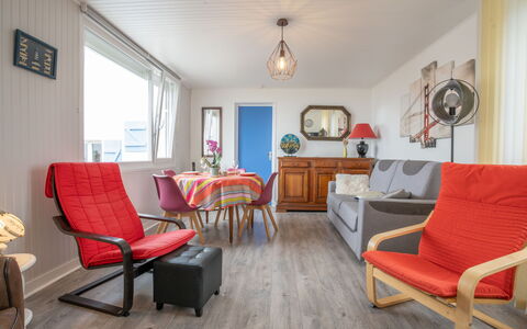 Ti an Aod: Möbel, Bilderrahmen, Tabelle, Couch, Holz, Gebäude, Fussboden, Flooring, Wohnzimmer, Komfort