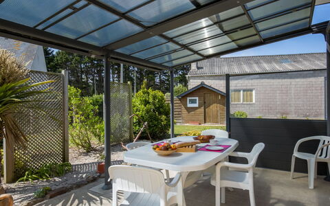 Rève de Plage: Pflanze, Möbel, Eigentum, Tabelle, Schatten, Stuhl, Interior Design, Gebäude, Fenster, Gartenmöbel