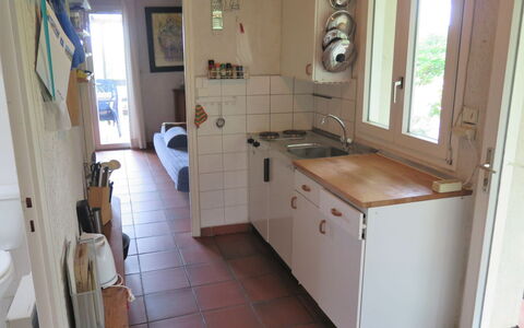 Petite Ramaline: Cabinetry, Zapfhahn, Sinken, Countertop, Spüle, Eigentum, Möbel, Armatur, Holz, Küche